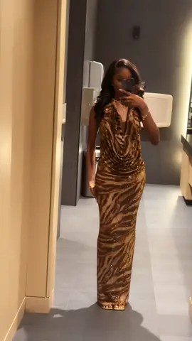 Happy birthday to me! #scorpio♏️ #22 #scorpioszn #birthdaygirl #birthdaydress 