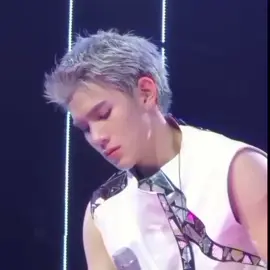 Thành công như ngày hôm nay không phải tự nhiên mà có, đó là sự cố gắng không ngừng nghỉ là sự đánh đổi, anh đánh đổi thanh xuân, sức khỏe. Chịu đựng sự mất mác mà không một lời than buồn, không có thời gian nghỉ ngơi dù có ốm cũng không muốn đi viện sợ phí thời gian, dù những chuyến bay có dài có mệt nhường nào thì anh vẫn luôn tươi cười chào hỏi với fan. Ấy vậy mà bao nhiêu công sức và sự đánh đổi của anh lại vì một cuộc bình chọn mà họ lại chà đạp xúc phạm anh như vậy, anh là một con người sống tình cảm, thật thà luôn biết quan tâm đến mọi người xung quanh nên mọi người mới yêu quý anh nhiều đến vậy thương sao cho hết đây. Thật sự rất quá đáng vừa xúc phạm bôi nhọ vừa lấy hình ảnh của anh để dìm rồi nâng idol họ lên, không đánh đồng tất cả NHƯNG t không cần biết là fan hay anti giả fan t chỉ biết là đang xúc phạm đến anh nhà t và chắc chắn rằng fandom sẽ không để yên cho những hình vi như vậy! và hãy văn minh lên đi đừng có cái kiểu giả fan bên đây rồi vô coi chiến thuật gì gì nó hãm lắm. 