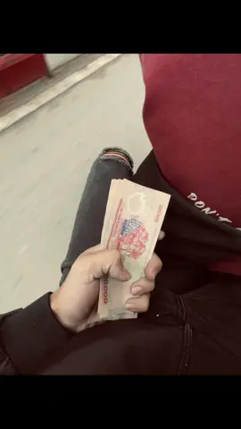 “Tiền chỉ là tờ giấy mỏng, nó phá hỏng một con người. Vì tiền nó đánh đổi nụ cười, vì tiền mà đánh đổi luôn sự ngay thơ.” #xh #xuhuongg #tiền 