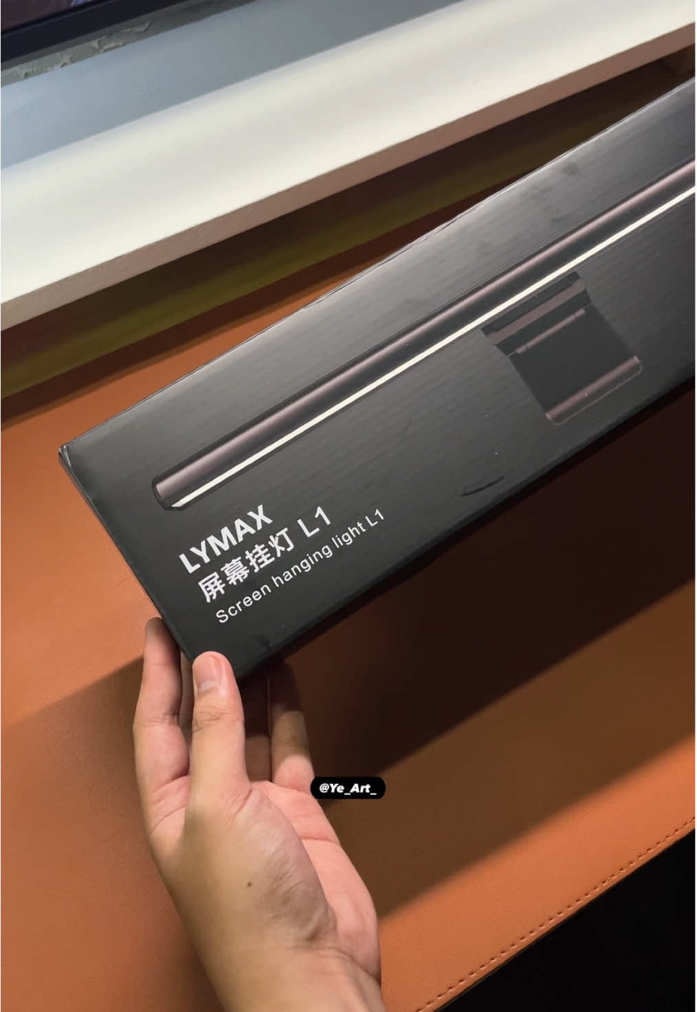 No glare, better lighting, and happier eyes. 👀 Lymax monitor lightbar para sa desk setup mo. #lightbar #monitorlight #deskessentials #desklamp #desksetup 