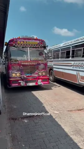 සාර්ථකව නිමාවුන පළමු දිනය .... ලබන වසරේ තිරගත වන චිත්‍රපටයක් සදහා දින පහක රූ ගත කිරීම් අතරතුර පළමු දිනය කොළඹ බැස්ටියන් මාවත පෞද්ගලික බස් පර්යන්තයේදී...  DAY 1