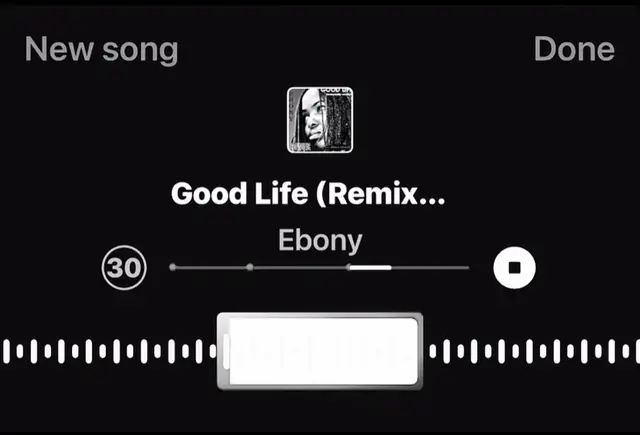 Life passes like a fast train, it waits for no one and never returns. We do not advance and our memories pass without us realizing their beauty. We live every moment innocently, dreaming of our dreams, laughing from the depths of our hearts, free from the worries of tomorrow. #😜😜 