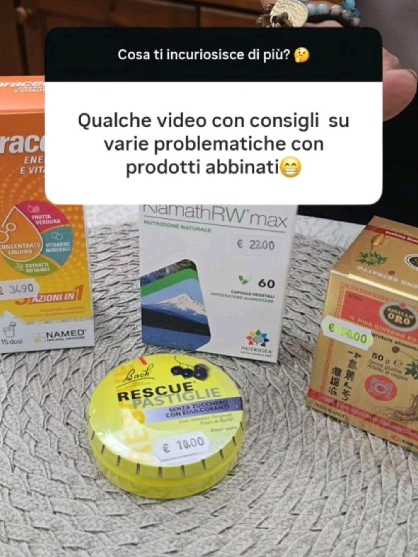 Ti senti scarico, con poca energia o concentrazione? Quando il metabolismo rallenta e lo stress si fa sentire, la soluzione non è spingere di più… ma nutrire meglio corpo e mente. 🌿 💧 Vibracell: un concentrato di vitamine e minerali per combattere la stanchezza fisica e mentale, perfetto al mattino per partire con più vitalità. 🌱 Klamath: l’alga superfood che sostiene l’energia mentale e il tono dell’umore nei periodi di stress o calo di motivazione. 🔥 Ginseng: lo stimolante naturale per ritrovare forza, concentrazione e resistenza nei momenti più impegnativi. 💛 Rescue Gommose: i fiori di Bach in versione pratica, per calmare mente e tensioni emotive durante la giornata. ✨ L’energia giusta parte dall’equilibrio: ascolta il tuo corpo, sostienilo con prodotti naturali e scopri quanto puoi sentirti meglio ogni giorno. #energia #vitalità #focus #concentrazione #stress 