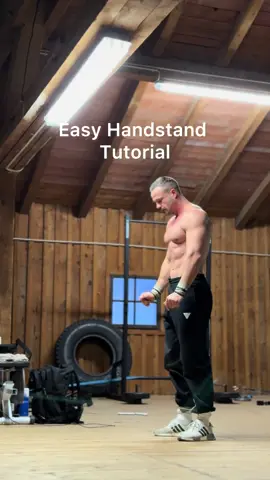 Ist doch leicht 🤷‍♂️🥶 #handstand #spaß #humor #calisthenics 