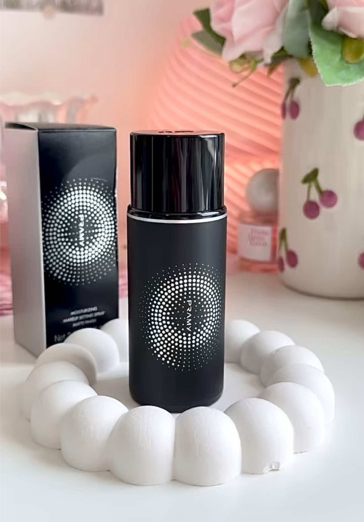 Wajib pakai setting spray kalau mau hasil makeup flawless dan tahan seharian. Dijamin makeup kalian lebih nempel dan ga dempul sama sekali, setting spray pramy ini recomended bgt karna partikelnya halus dan hasil akhirnya super cakepp #settingspray #pramy #pramysettingspray #settingsprayviral #fyp 