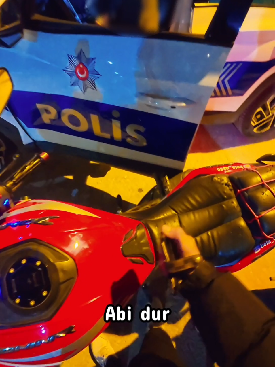 polis abilerin Samimi ve güzel yaklaşımı için teşekkür ederim Görevlerini sadece kuralları uygulayan biri olarak değilde kalpten anlayan biri olarak yapmalari gerçekten çok kıymetli