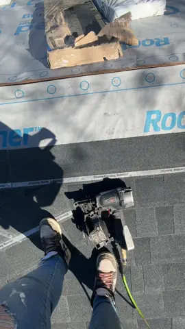 #chayolaroofera #amor #fyp #roofing #chimeny 