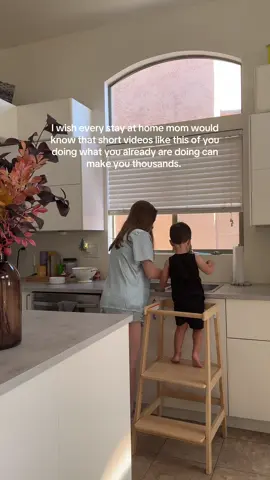 I wish every stay-at-home mom knew this — you don’t need a fancy setup or hours of free time to start making money online. Short videos of you doing what you already do every day — cleaning, organizing, sharing baby products, cooking, or mom hacks — can actually turn into paid brand collaborations. 🫶🏼 You don’t have to be an influencer or have thousands of followers. You just need to know how to position your content so brands want to pay you. That’s exactly what I teach inside my PDF guide — made specifically for beginner content creators who want to turn everyday life into an income stream while staying home with their babies. Check the link in my bio for the step-by-step guide to start your journey from stay-at-home mom to paid content creator. 💻💵 #stayathomemom #workfromhomemom #makemoneyonline #momcontentcreator #brandcollaborationtips