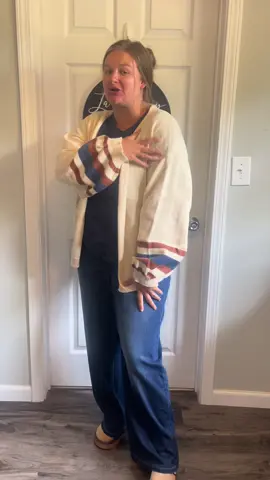 Are you kidding? I’m loving this cardigan! 🥰  #winterfashion #fall #fallootd #fallootdinspo #OOTD 