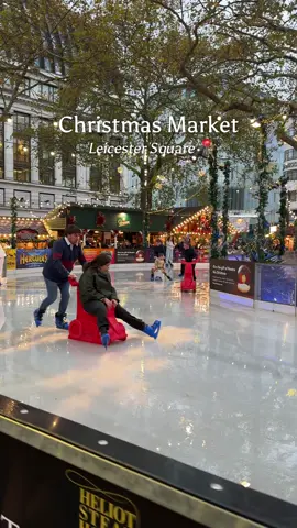 London’s first Christmas market of the year has just begun! 🍬🍫💫 Are you ready for some festive moments at @discoverlsq?