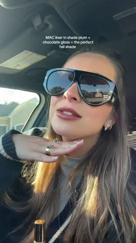 catch me wearing this until spring ok @maccosmetics #maclipcombo #lipcombo #lipliner #fallmakeup 