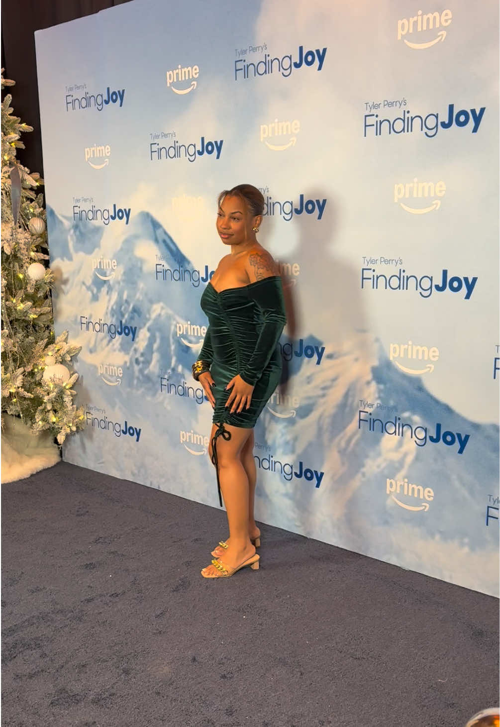 Meanwhile, me at the premier of Tyler Perry’s new movie Finding Joy. #JamilaBell 