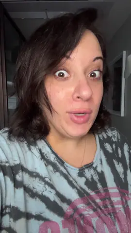 As someone who carries lights all around for travel, I have yet to find a light that works as good as this one. It’s bright it’s lightweight. It’s easy to travel with. #Makeup #Beauty #Lighting #travellighting #selfielight 