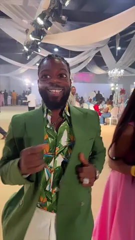 Naso dem take embarrass me for Yaya’s party yesterday 😫🤣🤭 Congratulations to Yaya’s beautiful mum @tokemakinwa 😍🤍  🎶: Many people by @adekunlegold ✨