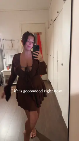 On top of the world är känslan 👌🏼 #goodvibesonly #feelinggood #inmyzone #browndress #happy 