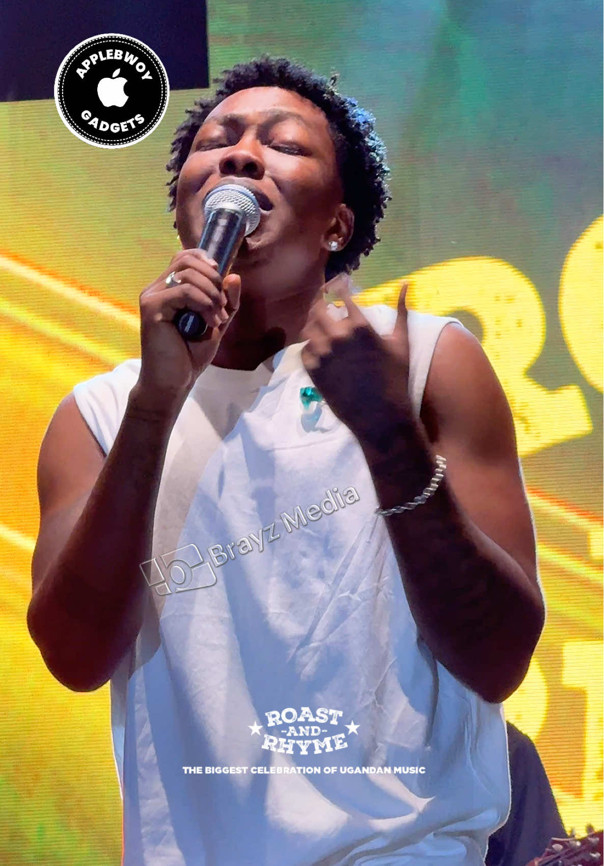 Vyroota owned the stage at Roast and Rhyme – Soul on Strings with an unforgettable performance! 🎶🔥 His energy and vocals had Lugogo Hockey Grounds vibing all night! 🌟💃 #Vyroota #RoastAndRhyme #SoulOnStrings #UgMusic #BrayzMedia