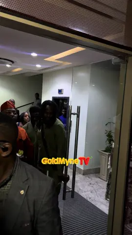 Sometimes Little Things Can Really Be Needed At Any Time. Look At How This Young Man Almost Lost His Blessing From Davido Because Of A Pen As Davido Was Leaving An Event.