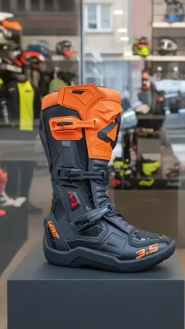 🔥 Domine qualquer terreno com a Bota Off-Road Leatt 3.5!
 Proteção, conforto e performance em um único par.
 ✅ Fechamento SlideLock com ajuste firme e prático
 ✅ Solado DualZone com reforço em aço
 ✅ Placas de TPU para máxima segurança
 ✅ Certificação CE – confiança garantida
 
 Design robusto, conforto duradouro e controle total da moto.
 👊 Pronta pra qualquer trilha, do começo ao fim!
 
 🛒 Garanta a sua agora no site!
 🌐 Copie e cole este link no seu navegador para ver o produto: https://www.rs1moto.com.br/bota-motocross-leatt-3-5-laranja-preto/p/800696568 #leatt #offroading #motocross #trilha #equipamentosmoto 