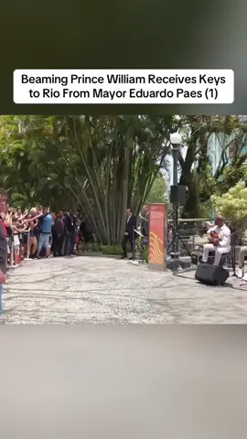 Beaming Prince William Receives Keys to Rio From Mayor Eduardo Paes (1)