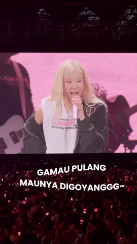 YA MANA GUE TAU KALO MEREKA ASLINYA BIDUAN 😩 GAMAU PULANG, MAUNYA DIGOYANG! @ROSÉ @JENNIE @JISOO @LISA @blackpinkofficial  BLACKPINK DEADLINE WORLD TOUR IN JAKARTA #deadlineworldtour #deadline_in_jakarta #deadlinejakarta #blackpink #blackpinkjakarta 