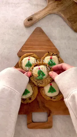 Its finally time for my favorite time of year 🎄✨ let’s bake some christmas cookies 🍪♥️🤶 #christmasbaking #christmas #christmastreats #christmascookies #cozyathome 