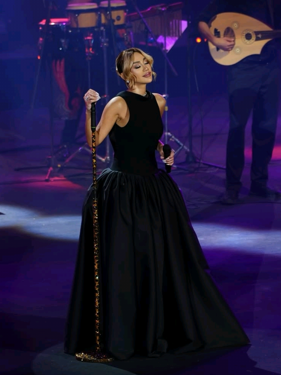 Sən təmiz hisslərin qənimi @Röya #kesfetbeniöneçıkart #roya #music #kesfet #senvemen 