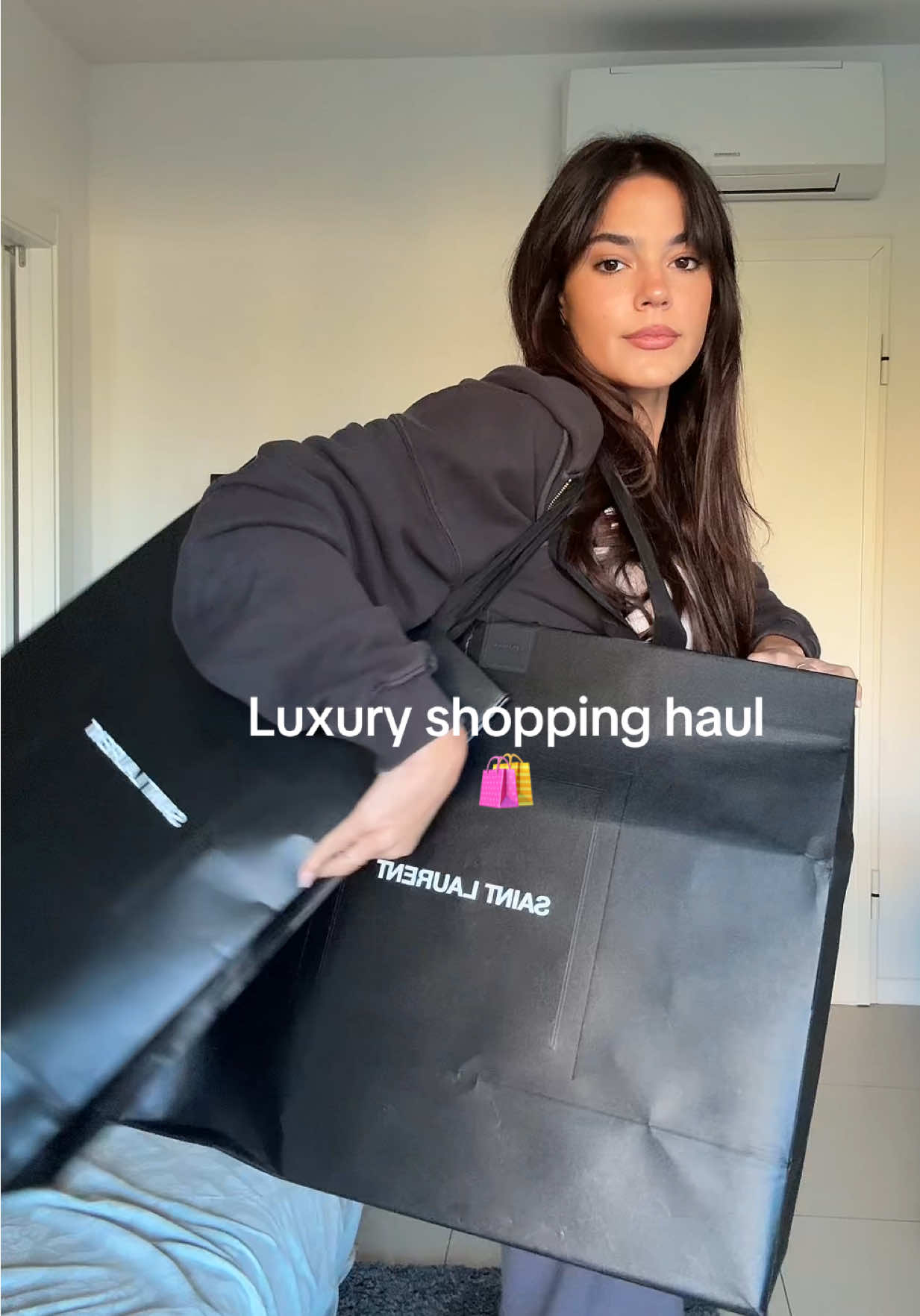 Every time I’m in Europe the VAT tricks me into girl math 💁🏻‍♀️  #shoppinghaul #unboxingvideo #tryonhaul #luxury 