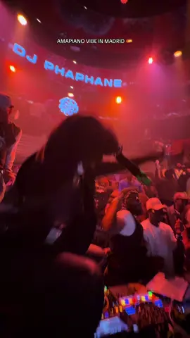 Last Night was crazy 🔥 w/ @Zsongo club #djphaphane #amapiano #madrid #spain 