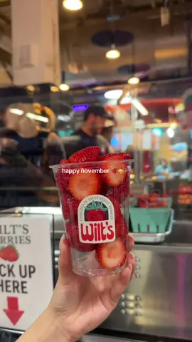 We're just berry cozy inside the @ReadingTerminalMarket 🍫🍂 🍓 Happy November!  #philly #phillyfood #strawberries #viralfood 