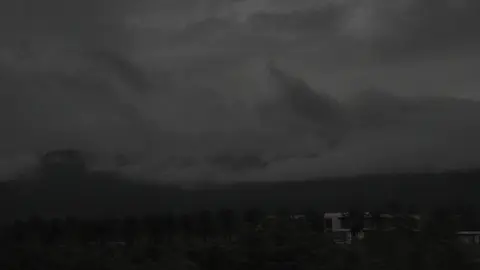 ពូពាក់មីចេះស្មោះស្រប់ពេលគេចាកចេញ…