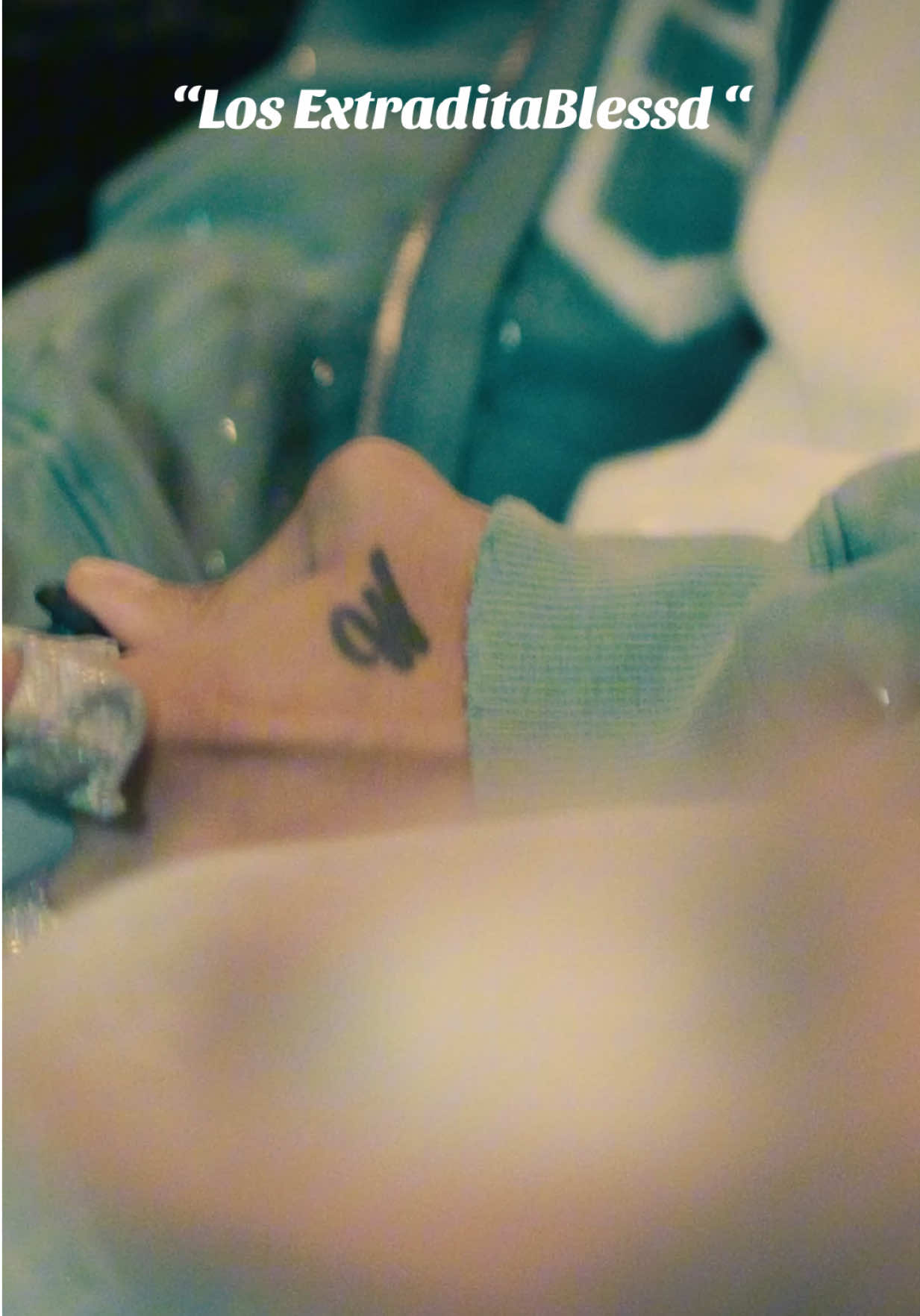 6 de noviembre a las 7pm salimos con los “ExtraditaBlessd” 🤧👀👀