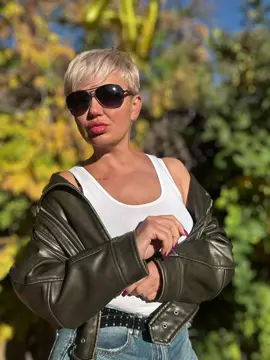 Жизнь — это танец. И как важно, когда рядом партнёр, который чувствует ритм твоего сердца, умеет поддержать, не дать споткнуться, и ведёт тебя до конца этой прекрасной музыки — по имени Жизнь. 🎶 #одесса  #еленаодесская  #танец #партнер  #мояжизнь 