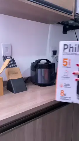 ✨ Panela de Pressão Elétrica Philco 5L Gold ✨ 💛 Digite “eu quero” e garanta a sua com frete grátis! Cozinhe feijão, arroz, carne e muito mais com apenas um toque! 😍 15 funções digitais, prática, moderna e segura. Mais tempo pra você, menos tempo no fogão! 🍲 #Philco #PanelaEletrica #CozinhaPratica #ShopeeAchadinhos #PromoShopee 