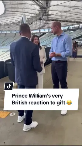 Prince William kicked off his trip to Rio de Janeiro by meeting Cafu. We're not sure what’s more charming: his solid 'obrigado' or the countless 'thank yous.' It doesn't get more British than that. 🇬🇧