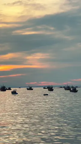 “Vào một ngày đẹp trời nào đó, bạn sẽ quên được những thứ đáng phải quên và gặp được những điều đáng phải gặp trong đời.” - #muine #hoanghon #phanthiet #bien #xhhhhhhhhhhhhhhhhhhhhhhh 