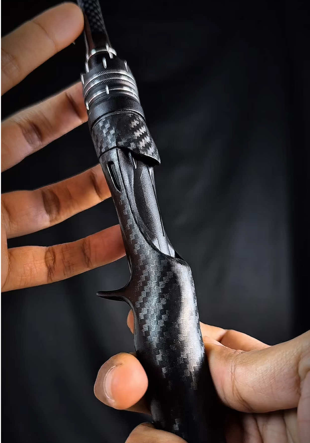 Normalnya di 100 ribu, kalau dapat 65 ribu langsung sikat! Joran pancing carbon hollow dari Haiyi. #joranpancing #joranmurah #jorancarbonhaiyi 