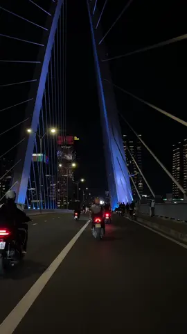 Sài Gòn về đêm…🌃 #saigon #xuhuong #fyp #langthangđườngphố 