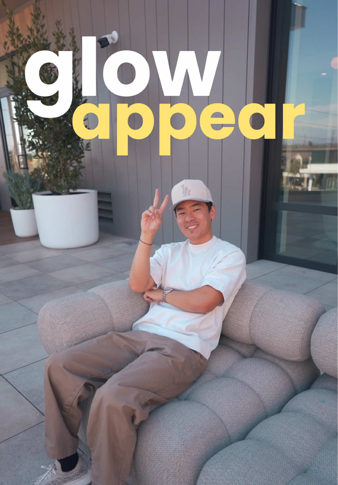 Glow Appear Effect 🌟🫢⬇️ 1. Get a video of your background  2. Get a video of you in the clip 🧍🏻 3. Import all clips into Capcut 📲 4. Overlay the clip with you in it and use the remove background tool 💻 5. Use the adjust graph tool to make yourself as bright as possible  6. Go to effects and use one of the glow effects 🌟 7. Use keyframes to animate your pop in 💥 8. Add sound effects 🎧 Follow all these steps and you get this amazing effect! Tag me if you use this effect, hope this helps. 🤪 #capcut #editingtutorial #capcutediting 