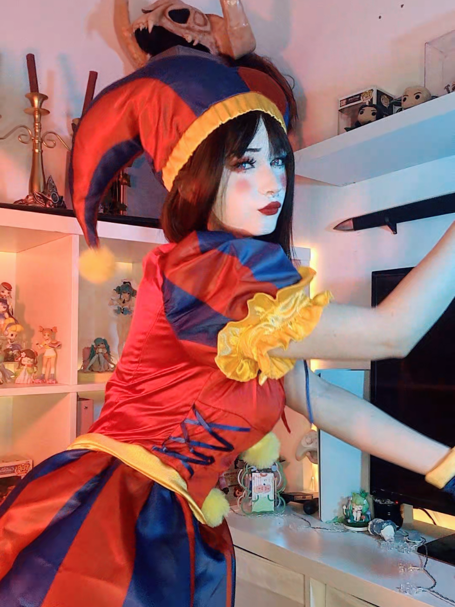 pomni is such a cutie #pomni #theamazingdigitalcircus #cosplay #tadc #pomnicosplay 
