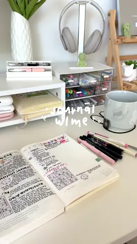 happy monday beautiful people! today’s a busy day for me 💪🏼😤 hope your Monday is productive and happy!!  #journaling #hobonichi #journalwithme #stationery #relax 