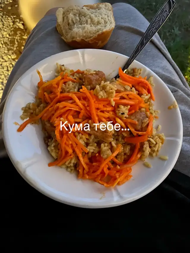 Десептиконы — это вымышленная фракция трансформеров, антагонисты и противники автоботов в медиафраншизе «Трансформеры». Они — «злая» сторона истории, стремящаяся к власти и контролю, в отличие от автоботов, которые выступают за мир. Их лидер — Мегатрон, а их эмблема — стилизованная лисья голова.  Цели: Их главная цель — установить полный контроль над планетой Кибертрон, а в перспективе — и над всей Вселенной, что является основой их конфликта с автоботами. Происхождение: В некоторых сюжетах они возникли как мятежное движение бывших шахтеров под предводительством Мегатрона, недовольных правящим режимом. Название: Слово 