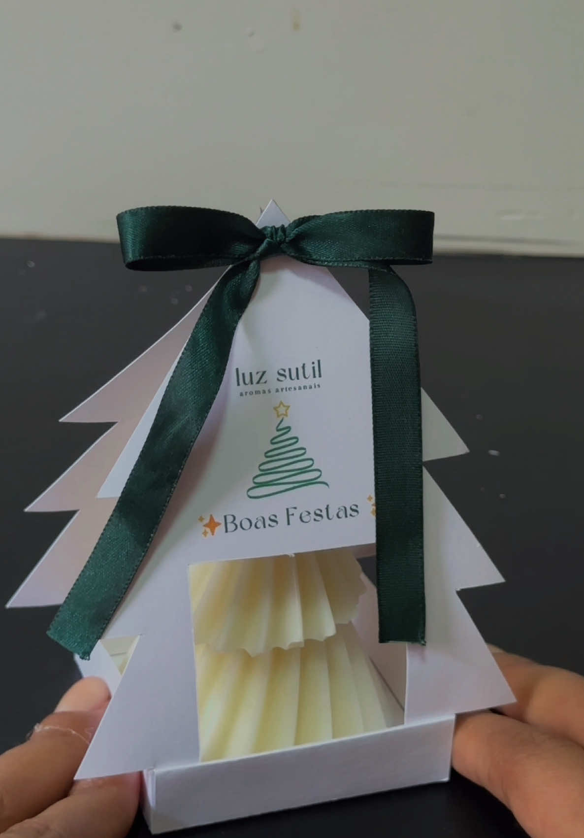 Faça sua encomenda 🎄🤶🏻🎅🏻🪅🌲🎁✨ #artesanal #natal #luzsutil #velasartesanais #boasfestas🎄 