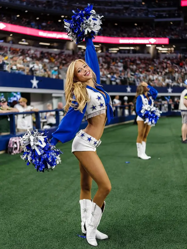 It's Gameday baby!!! 💙💙💙🤍🤍🤍