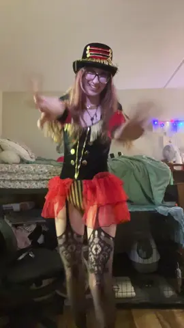 learning slowly how to shake it #trending #halloween #fypシ゚viral #fypシ #fypage 