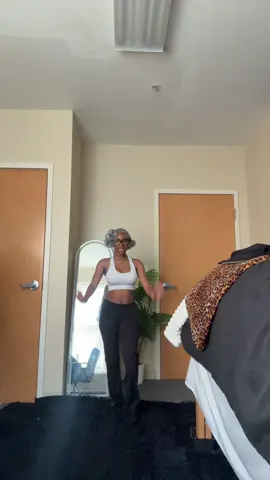 my rug is so crooked smh #fyp #laylaaubriel 