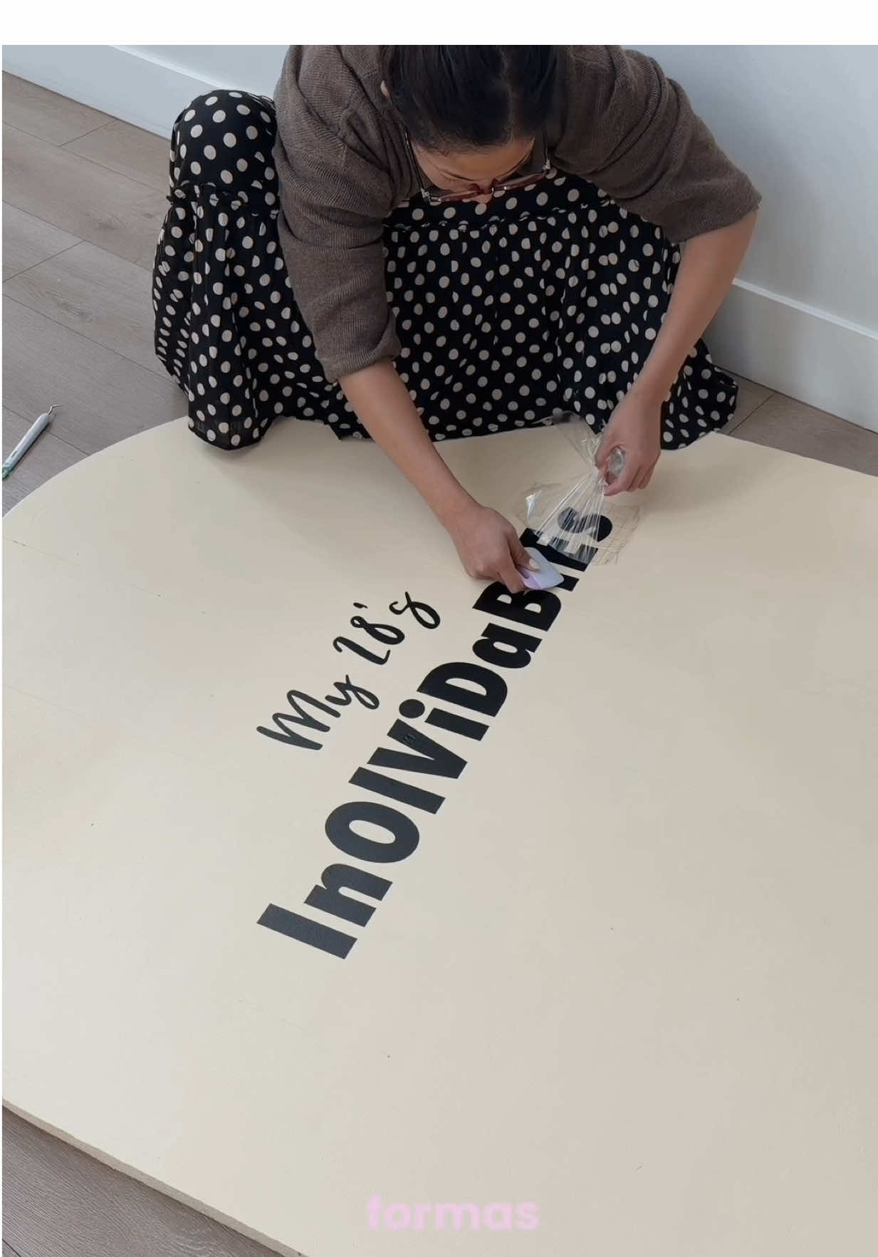 Me divertí muchísimo haciendo esto por primera vez y lo bueno es que la inversión es solo una vez, la siguiente vez ya solo se lo cambia de color y listo para otra celebración 💅🏻 GUARDA este video por si te animas a hacerlo tú en tu próxima celebración 🎂🎈 #birthdaybackdrop #partydiy #utahinfluencer #utahcontentcreator #badbunnyresidency 