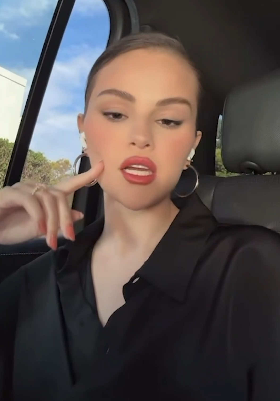 She is absolutely gorgeous😍  @Selena Gomez  #selenagomez#selena#selenator#rarebeauty#bennyblanco 