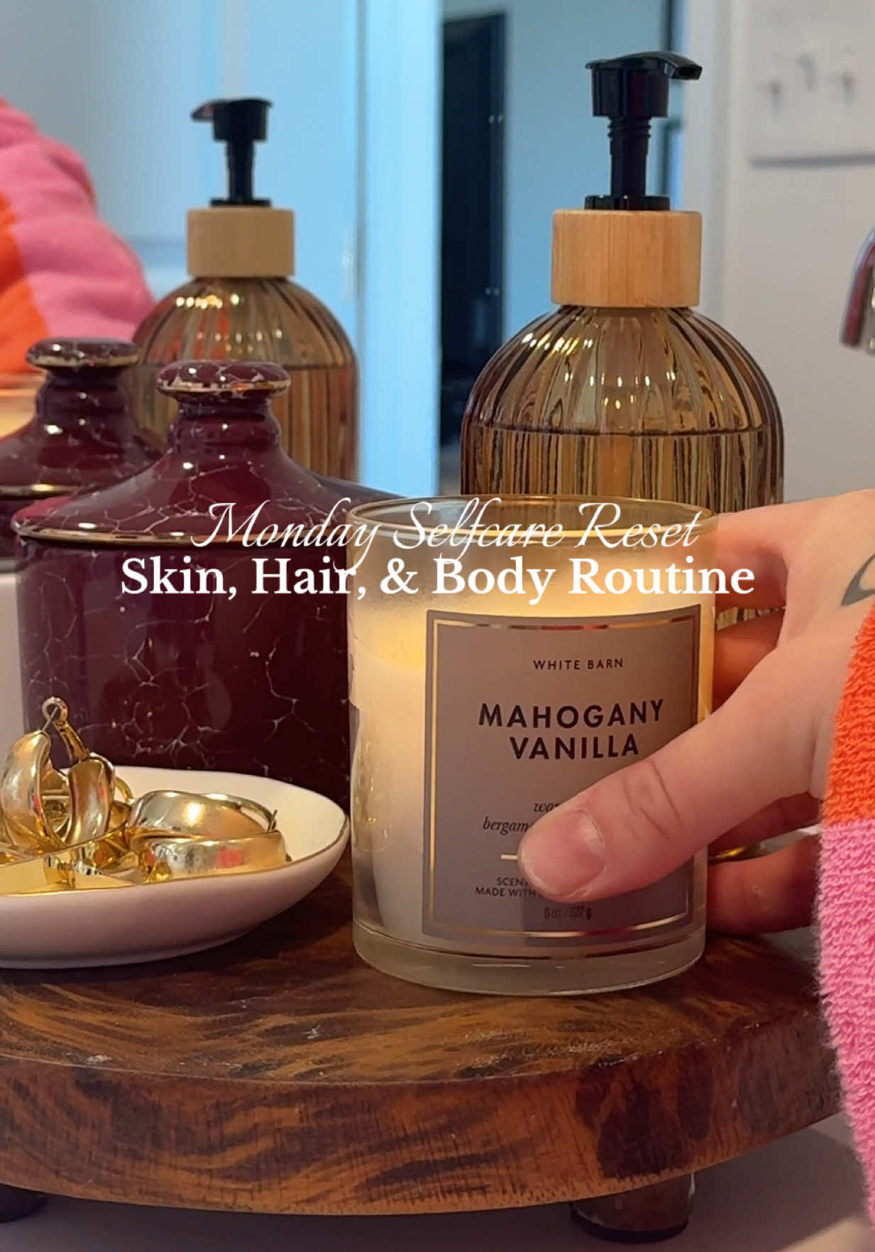 My skin is pi$$ed at me for eating the leftover Halloween candy over the weekend but I don’t regret a thing…Happy Monday🫶🏻⛅️ #acnetreatment #SelfCare #haircare #bodycare #resetroutine 