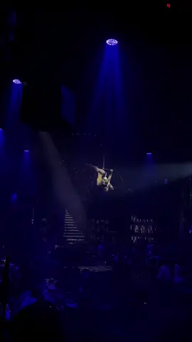 Hoop performance in @Mint Cabaret 💪🏽✨ #aerialhoop #aerialhooptricks #performance #cabaretshow #circusartist 