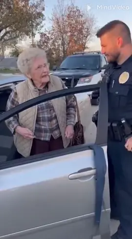 hahaha .. Very brave Granny#granny #driving 